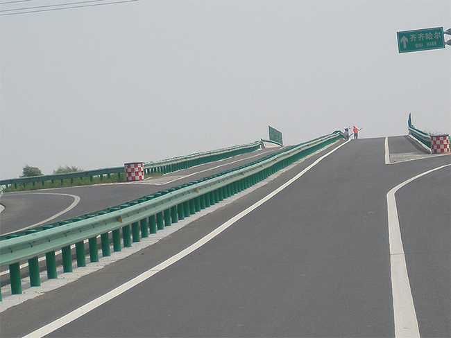 南通高速公路护栏的材质与规格
